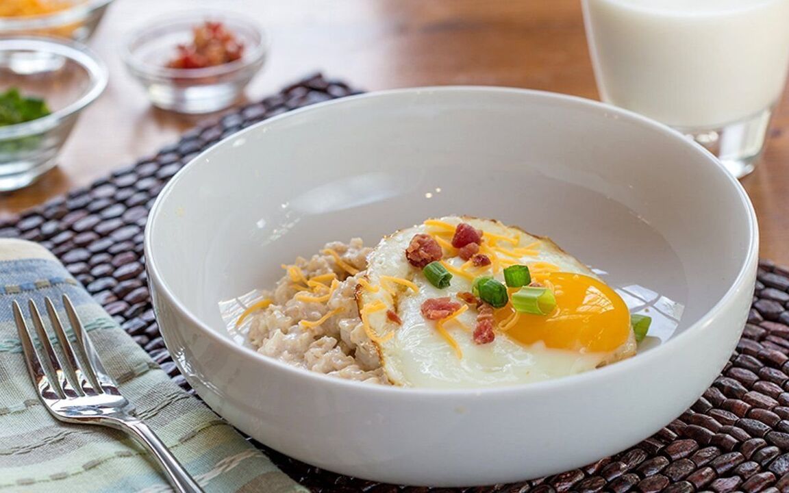 Овесени ядки на вода и бъркани яйца - отлична закуска за диабет